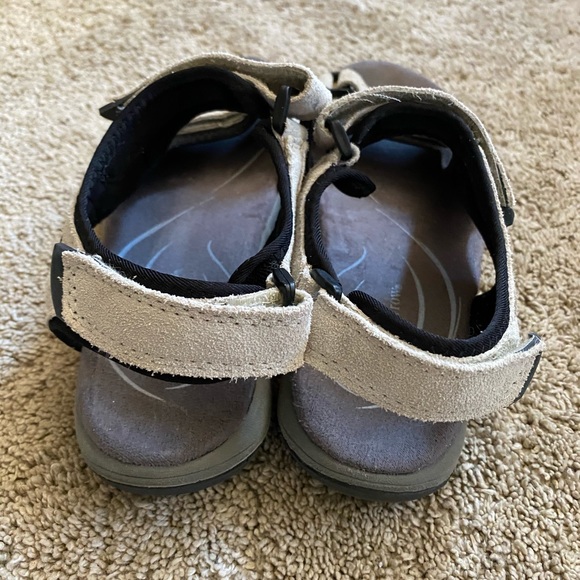 Croft and Barrow size 9 sandals - Picture 2 of 9